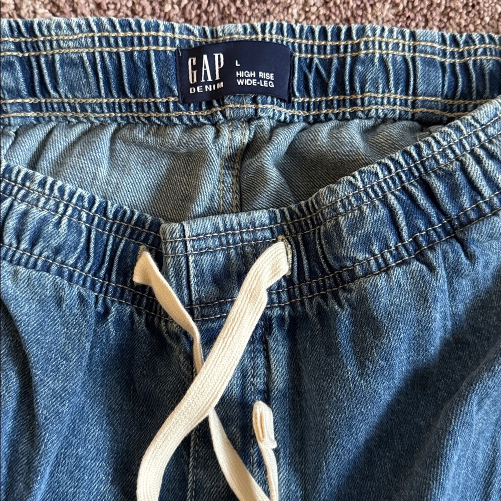 Gap High Rise Wide-Leg Pull-On Jeans Medium Wash Cargo - Picture 4 of 5